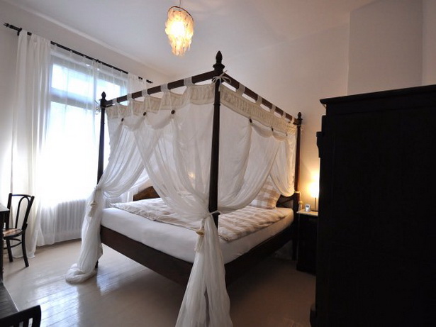 schlafzimmer-mit-himmelbett-43-10 Hálószoba négy poszter ágy