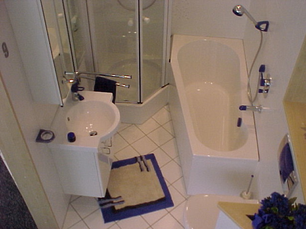 ideen-fr-kleine-bder-08_10 Ötletek kis fürdőszobákhoz