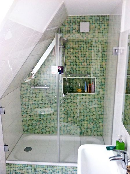 dusche-kleines-bad-dachschrage-22_10 Zuhanyzó kis fürdőszoba lejtős mennyezet