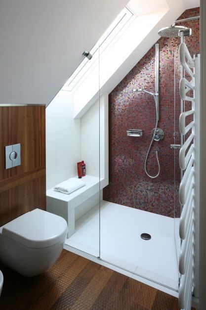 dusche-kleines-bad-dachschrage-22_17 Zuhanyzó kis fürdőszoba lejtős mennyezet
