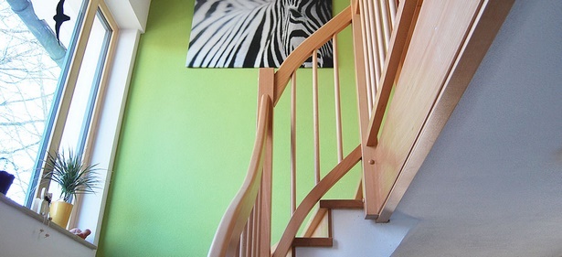 farbgestaltung-flur-treppenaufgang-12_12 Színes design folyosó lépcső