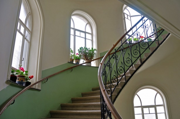 farbgestaltung-treppenhaus-altbau-36_14 Színes design lépcső régi ház
