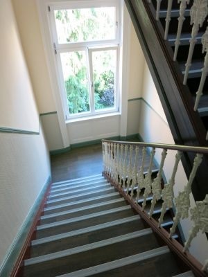 farbgestaltung-treppenhaus-altbau-36_18 Színes design lépcső régi ház