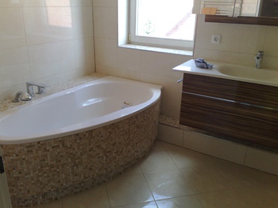 geflieste-bder-mit-mosaik-84_7 Csempézett fürdőszoba mozaik