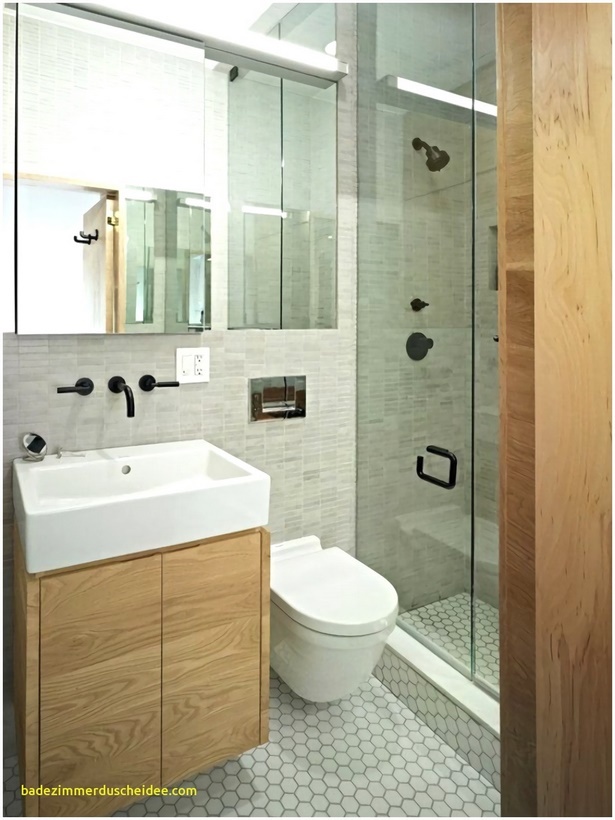 Modern kis fürdőszoba zuhanyzóval