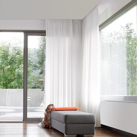 vorhange-wohnzimmer-grosses-fenster-69_10 Függönyök nappali nagy ablak