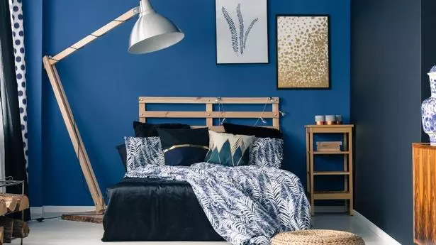 schlafzimmer-blaue-wand-61_10-3 Hálószoba kék fal