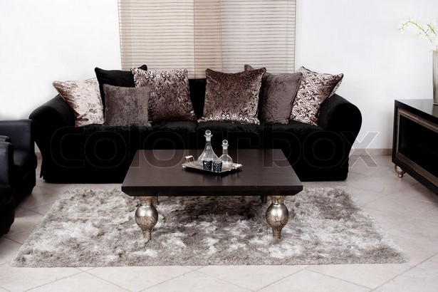 wohnzimmer-mit-schwarzer-couch-57_15 Nappali fekete kanapéval