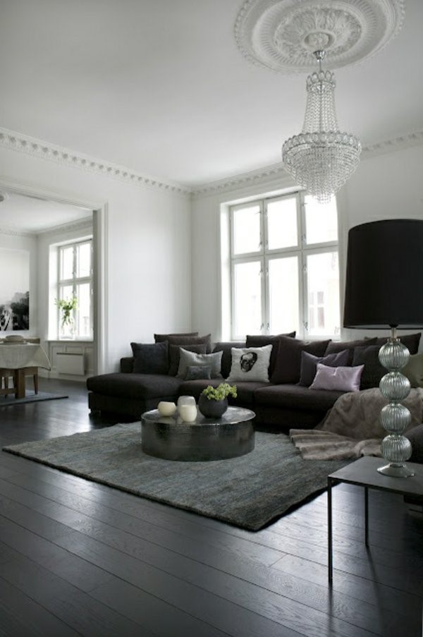 wohnzimmer-mit-schwarzer-couch-57_2 Nappali fekete kanapéval