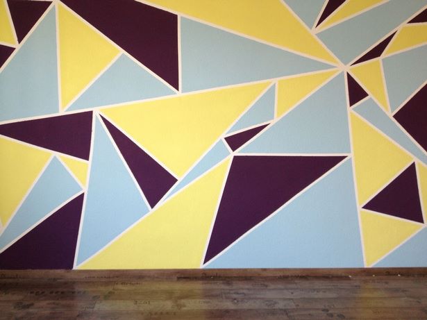 Háromszögek festése a falon