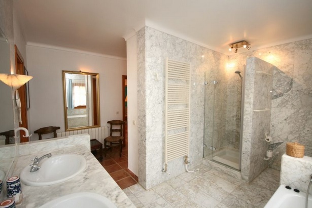 badezimmergestaltung-mit-dusche-90_19 Fürdőszoba kialakítása zuhanyzóval