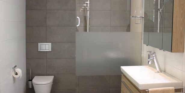 kleines-bad-mit-dusche-gestalten-78_14 Tervezzen egy kis fürdőszoba zuhanyzóval