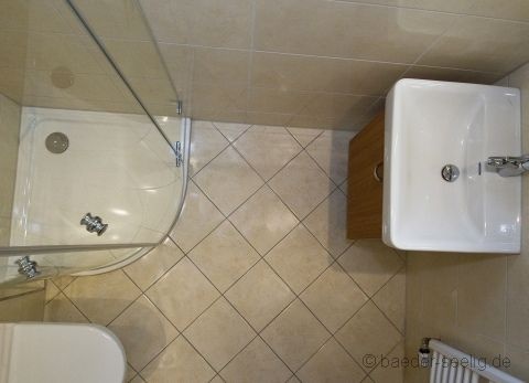 kleines-bad-mit-dusche-gestalten-78_4 Tervezzen egy kis fürdőszoba zuhanyzóval