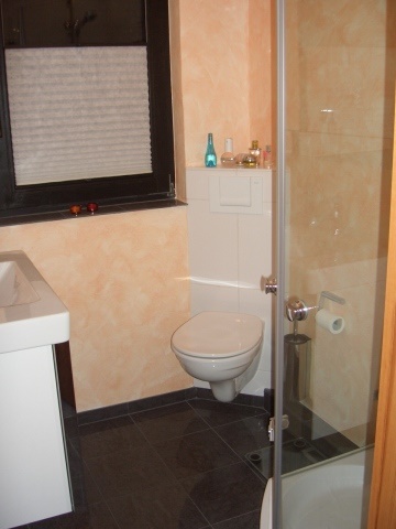 kleines-bad-mit-dusche-gestalten-78_9 Tervezzen egy kis fürdőszoba zuhanyzóval