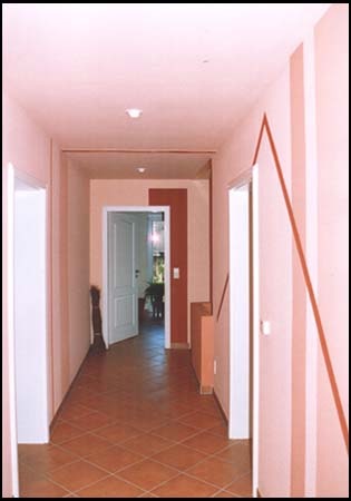 farbgestaltung-schmaler-flur-94 Színes design keskeny folyosón