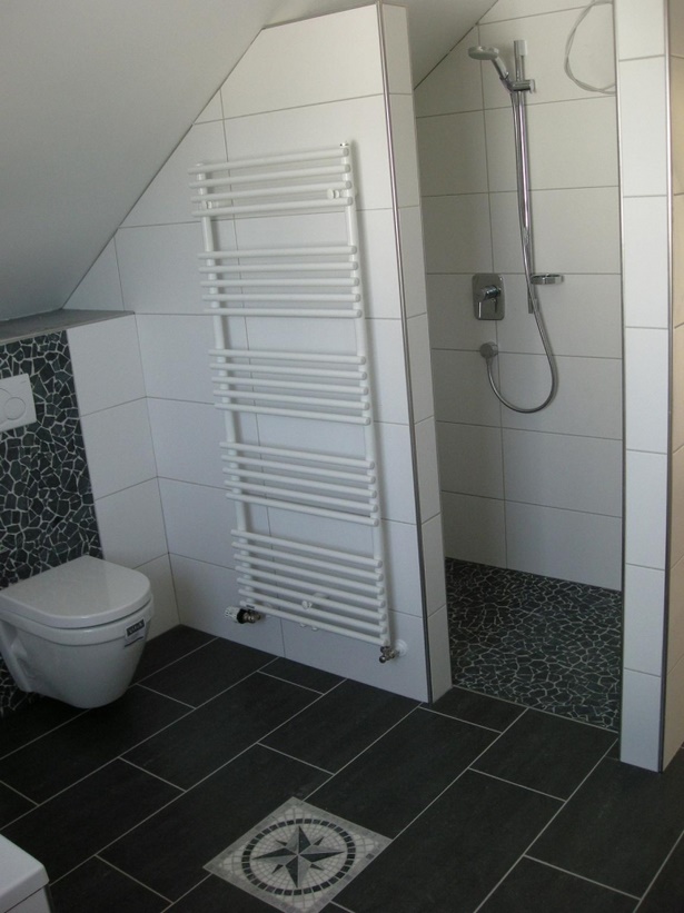 kleines-bad-im-dachgeschoss-75_17 Kis fürdőszoba a tetőtérben