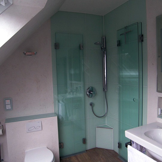 kleines-bad-im-dachgeschoss-75_18 Kis fürdőszoba a tetőtérben