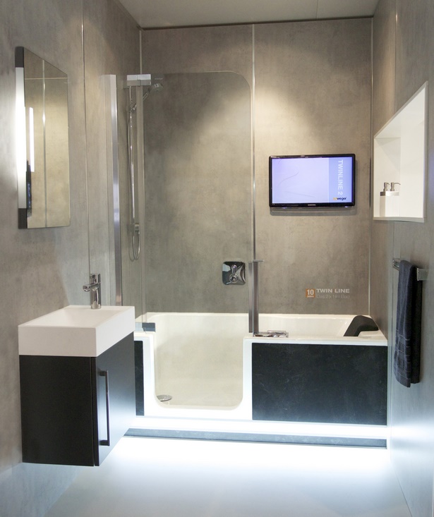 kleines-badezimmer-mit-badewanne-und-dusche-16_17 Kis fürdőszoba káddal és zuhanyzóval