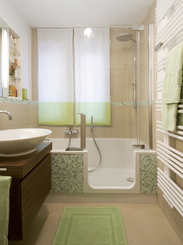 kleines-badezimmer-mit-badewanne-und-dusche-16_18 Kis fürdőszoba káddal és zuhanyzóval