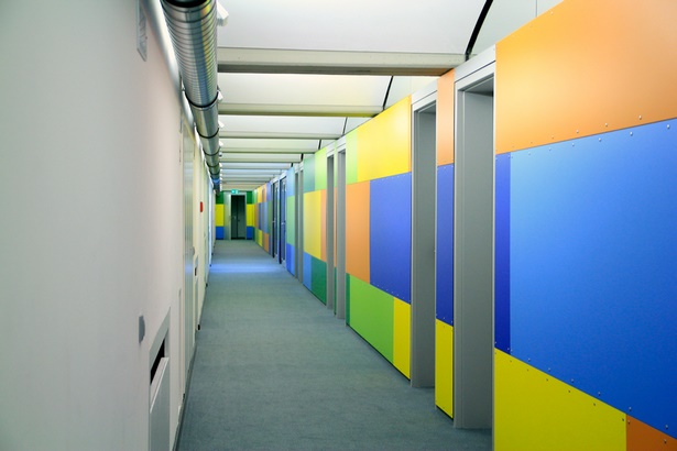 langer-flur-farbgestaltung-98_4 Hosszú folyosó színes design