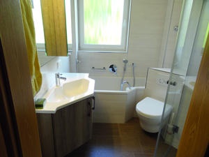 lsungen-fr-kleine-bder-03 Megoldások kis fürdőszobákhoz