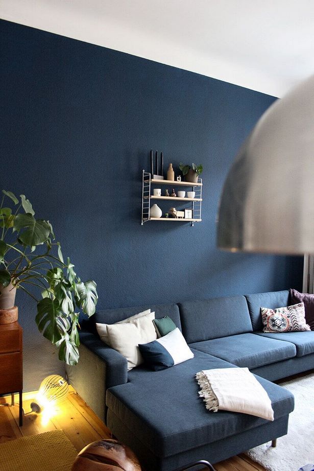 blaue-wande-im-wohnzimmer-65_16 Kék falak a nappaliban