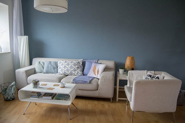 blaue-wandfarbe-wohnzimmer-60_18 Kék fal színes nappali