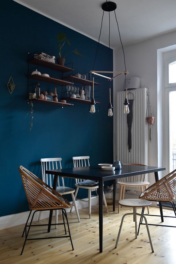 blaue-wandfarbe-wohnzimmer-60_8 Kék fal színes nappali