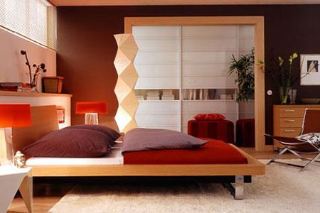 wandfarbe-schlafzimmer-braune-mobel-75_17 Fal színes hálószoba barna bútorok