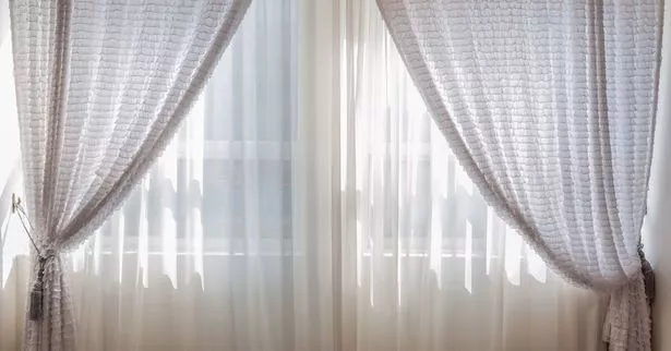 lange-vorhange-bei-kurzen-fenstern-90-2 Hosszú függönyök rövid ablakokhoz