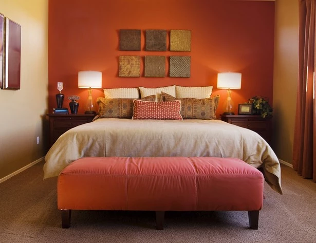 rote-wandfarbe-im-schlafzimmer-15_9-19 Piros fal színe a hálószobában