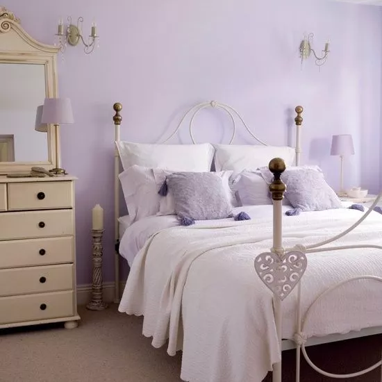 schlafzimmer-flieder-streichen-55_10-2 Hálószoba lila festék