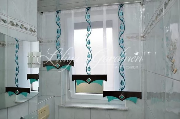 schone-gardinen-furs-bad-26_10-3 Gyönyörű függönyök a fürdőszobában