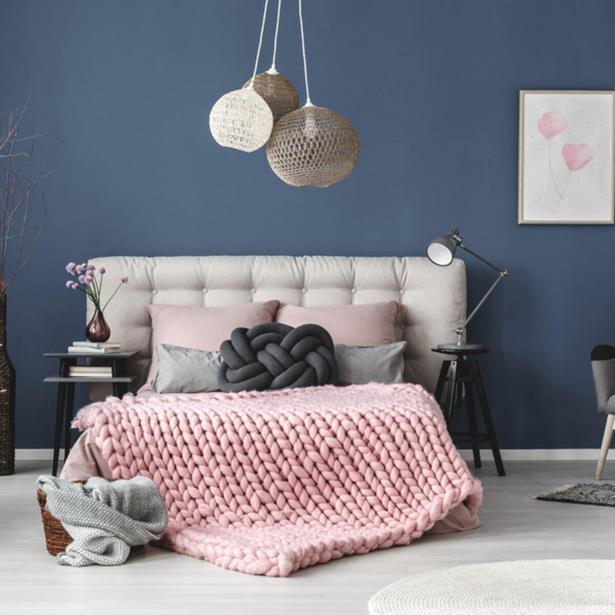 farbe-fur-schlafzimmer-mit-schrage-37_13 Színes hálószoba ferde