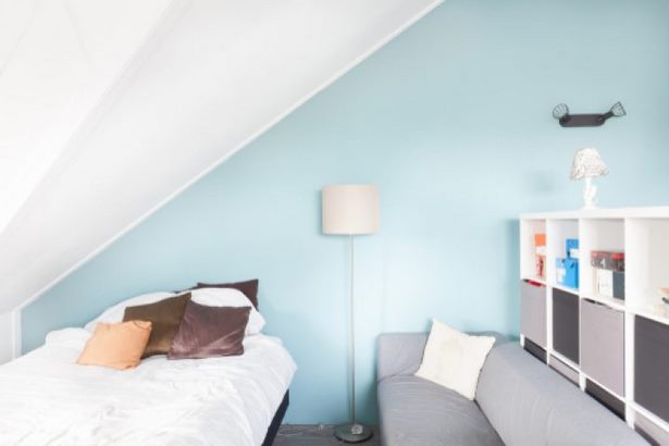 farbe-fur-schlafzimmer-mit-schrage-37_3 Színes hálószoba ferde