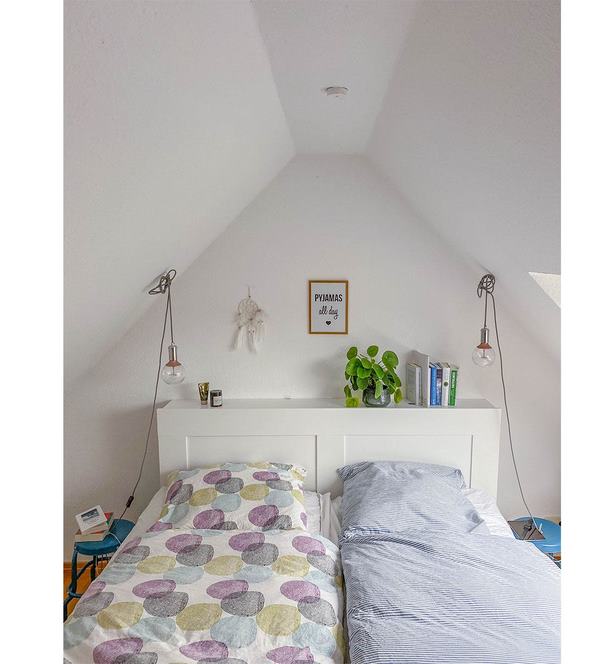 kleines-schlafzimmer-dachschrage-87_14 Kis hálószoba lejtős mennyezettel