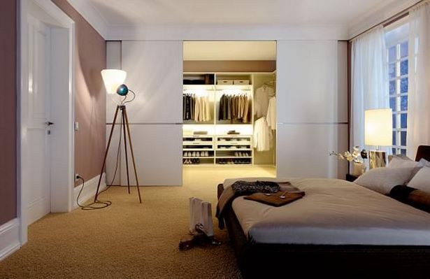 kleines-schlafzimmer-mit-begehbarem-kleiderschrank-30_4 Kis hálószoba gardróbbal