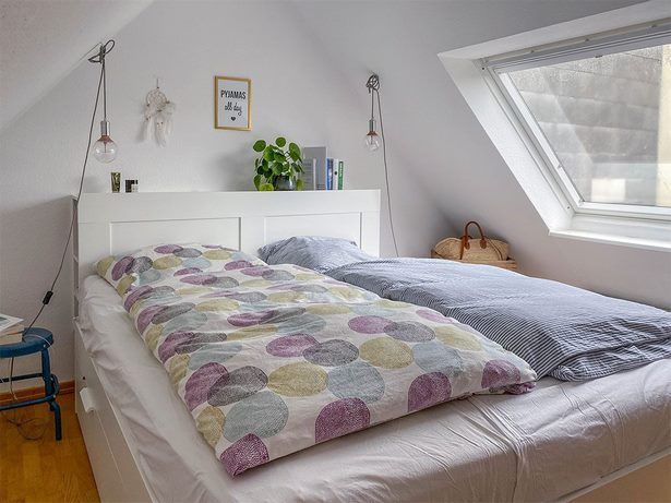 kleines-schlafzimmer-mit-schrage-81 Kis hálószoba lejtős mennyezettel