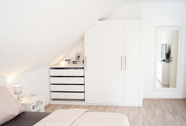 schlafzimmer-unter-dachschrage-gestalten-67_16 Hálószoba tervezése lejtős tető alatt