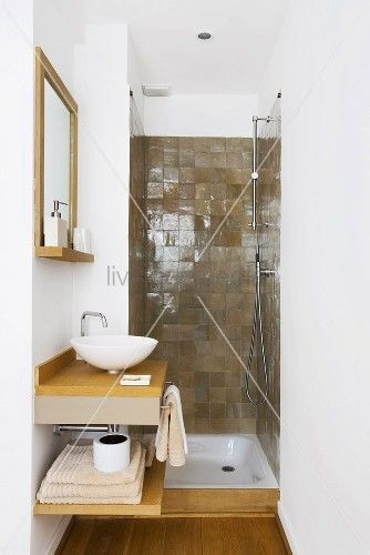 kleines-schmales-badezimmer-gestalten-00_15 Design kis keskeny fürdőszoba