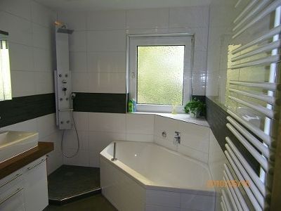 Fürdőszoba csempe barna fehér