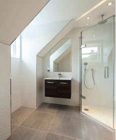 badezimmer-ideen-fur-kleine-bader-mit-schrage-79_9 Fürdőszoba ötletek kis fürdőszoba lejtős