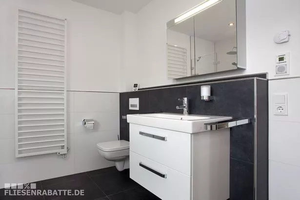 bad-halbhoch-gefliest-modern-81_16-9 Modern félig magas csempézett fürdőszoba