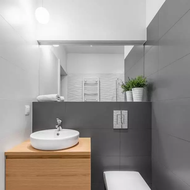 bad-halbhoch-gefliest-modern-81_18-11 Modern félig magas csempézett fürdőszoba