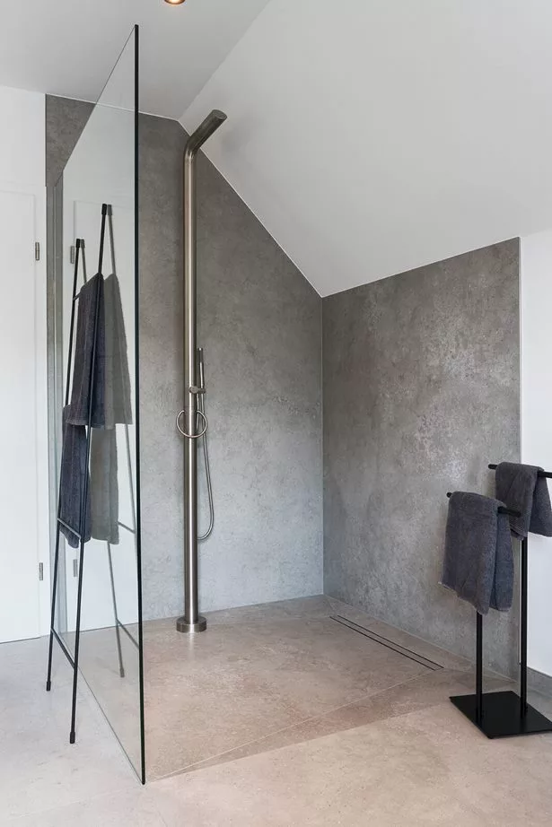 badezimmer-beton-holz-94_16-9 Fürdőszoba beton fa