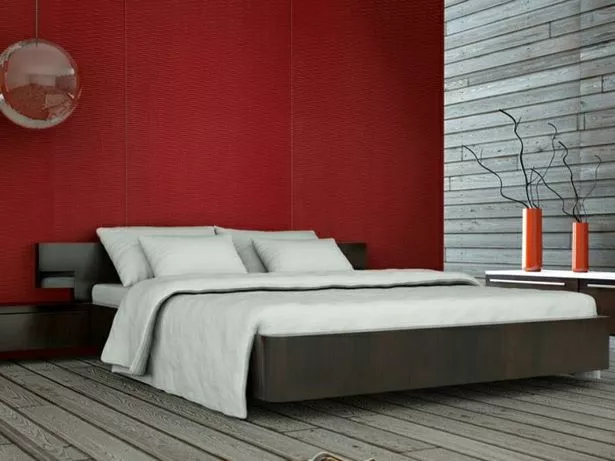rote-wand-im-schlafzimmer-88_3-8 Piros fal a hálószobában