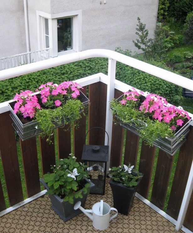 balkon-mit-blumen-gestalten-03_10 Tervezzen egy erkélyt virágokkal