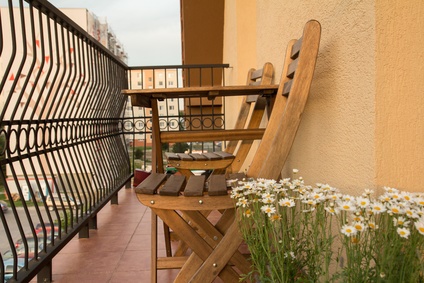 Kényelmes erkély bútorok kis erkély