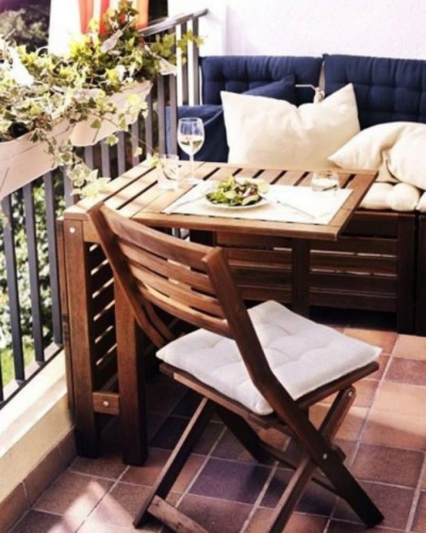 bequeme-balkonmobel-fur-kleinen-balkon-20_15 Kényelmes erkély bútorok kis erkély