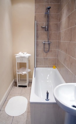 A kis fürdőszobák optimális berendezése